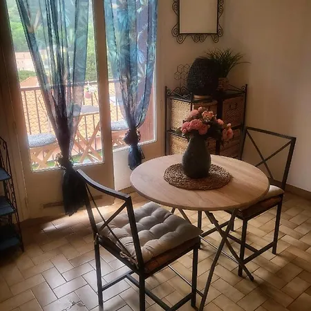 Studio Apartment *